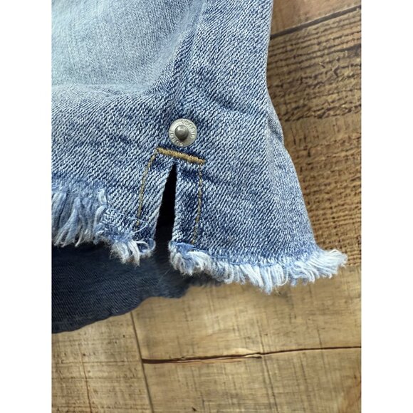 Kensie Stretch Denim Bermuda Shorts Size 4 Light Wash - Picture 2 of 9